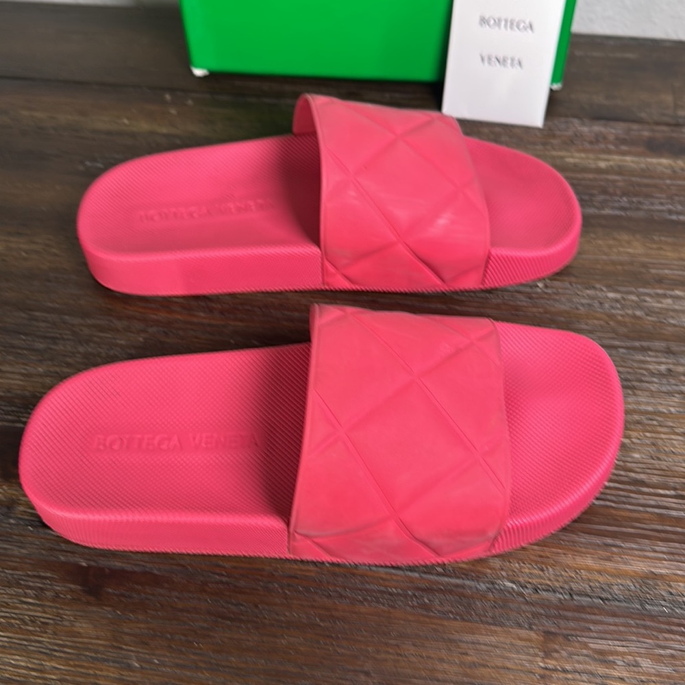 Bottega Veneta Womens Matt Rubber Gomma Slide Sandals in Lollipop pink, Size 38! - Picture 4 of 11